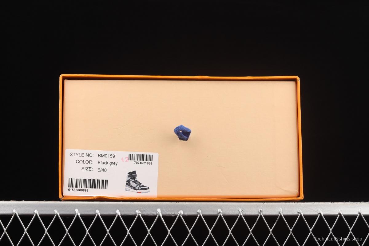 Authentic LV 2021s LV Trainer must be in winter