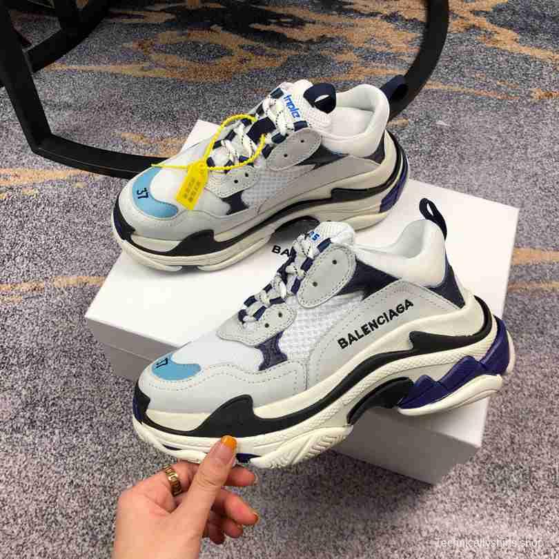 Men/Women Balenciaga Triple S Sneaker Grey