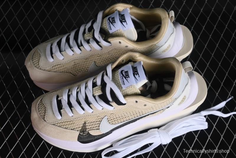 Nike Sacai VaporWaffle 3.0 Fashion-Forward Running Shoes - CV1363-108