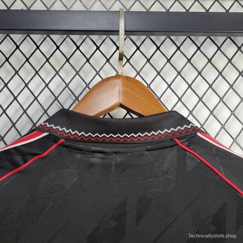 24/25 Retro Manchester United