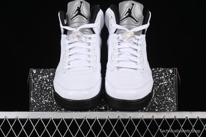 Nike Air Jordan 5 Retro Basketball Shoes in White/Silver/Black - DD0587-110