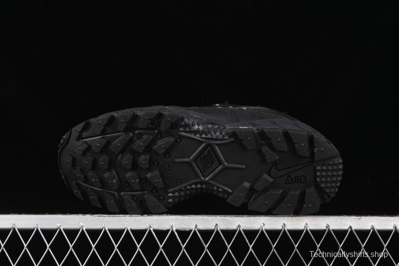 Nike Air Humara Retro Trail Running Shoes with 1990s Outdoor Style - 924464-001