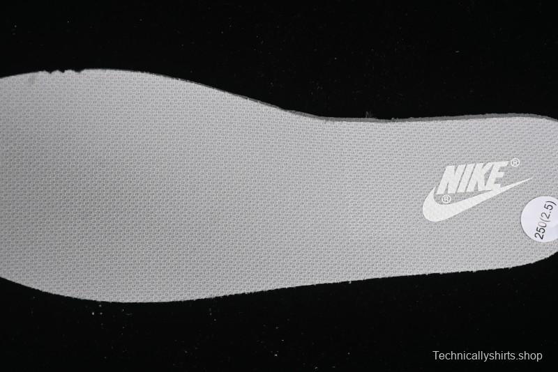 Nike SB Dunk Low x Undefeated Collaboration Casual Skate Shoes - UN1697-622