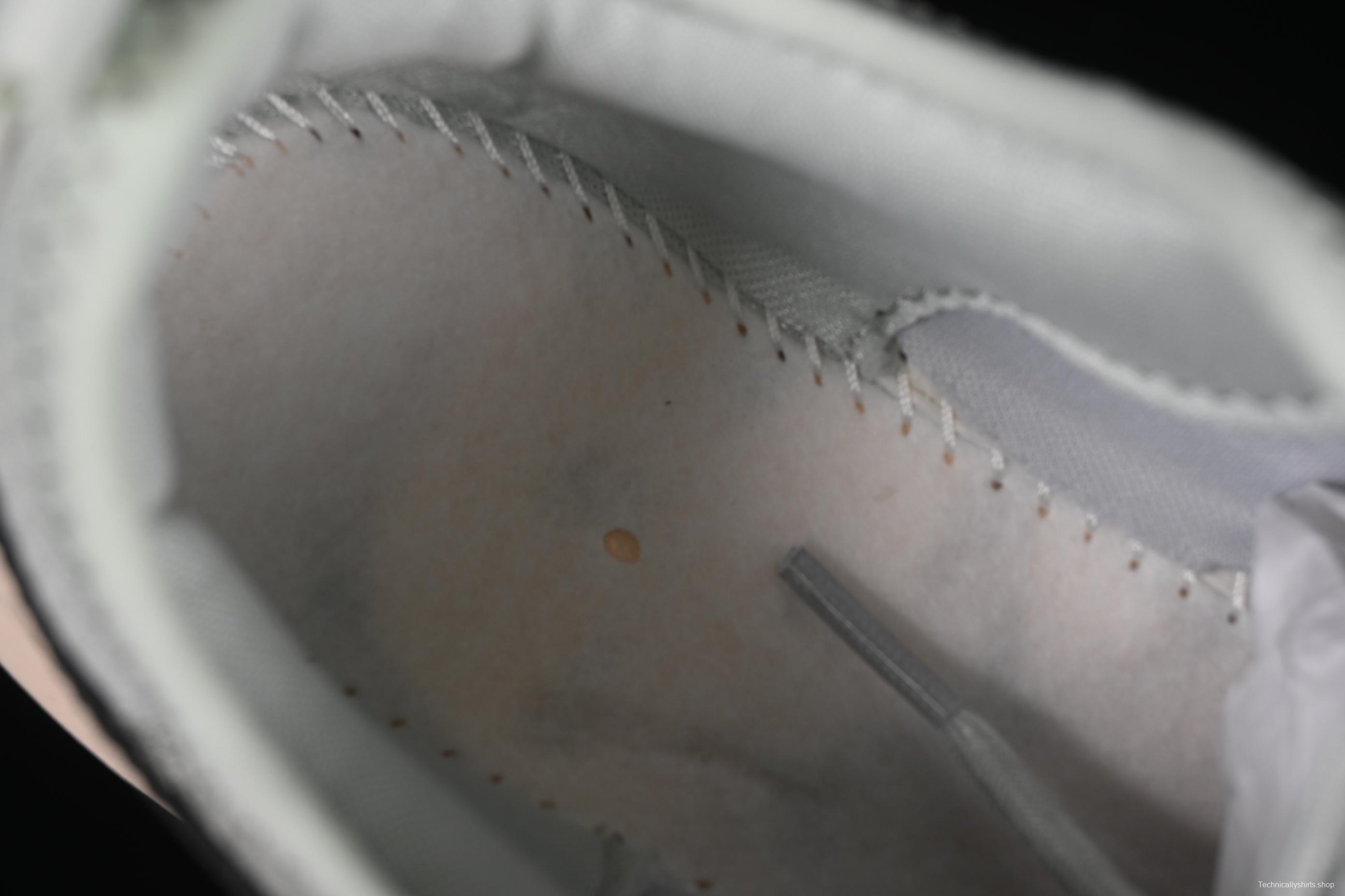 Nike TC 7900 Retro Chunky Sneakers with Reflective Swoosh and Cushioned Sole - DD9682-004