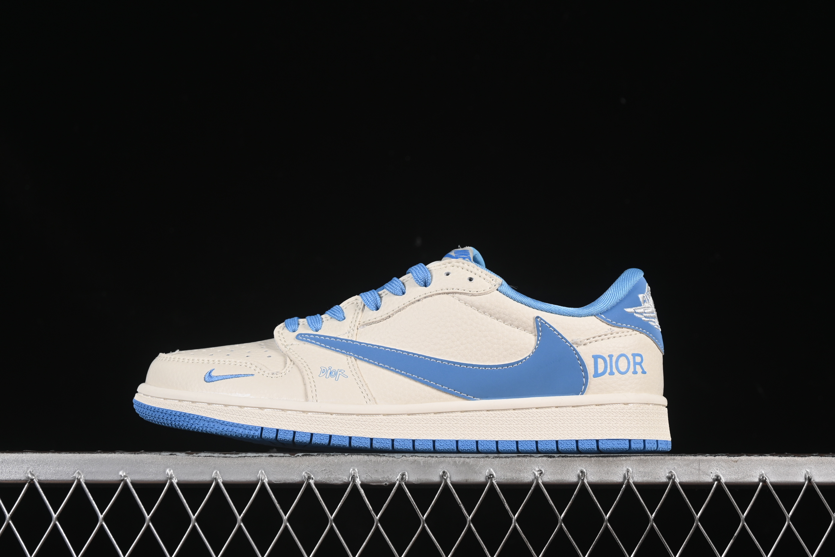 Nike Travis Scott x Fragment Design x Air Jordan 1 Low OG SP AJ1 Collaboration Sneakers in Sky Blue and Off-White - LD2025-028