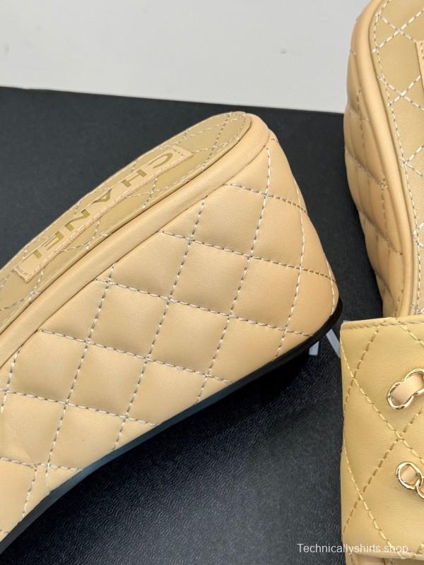 2025 Slippers Chanel Beige Leather Platform Quilted CC Chain