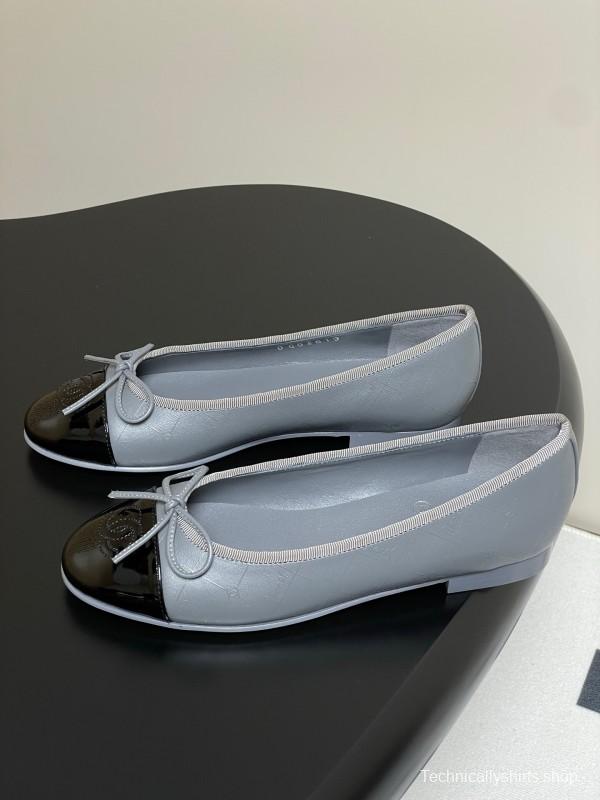 2025 Women Chanel Grey Black Leather Ballet Flat Bow KFY00320