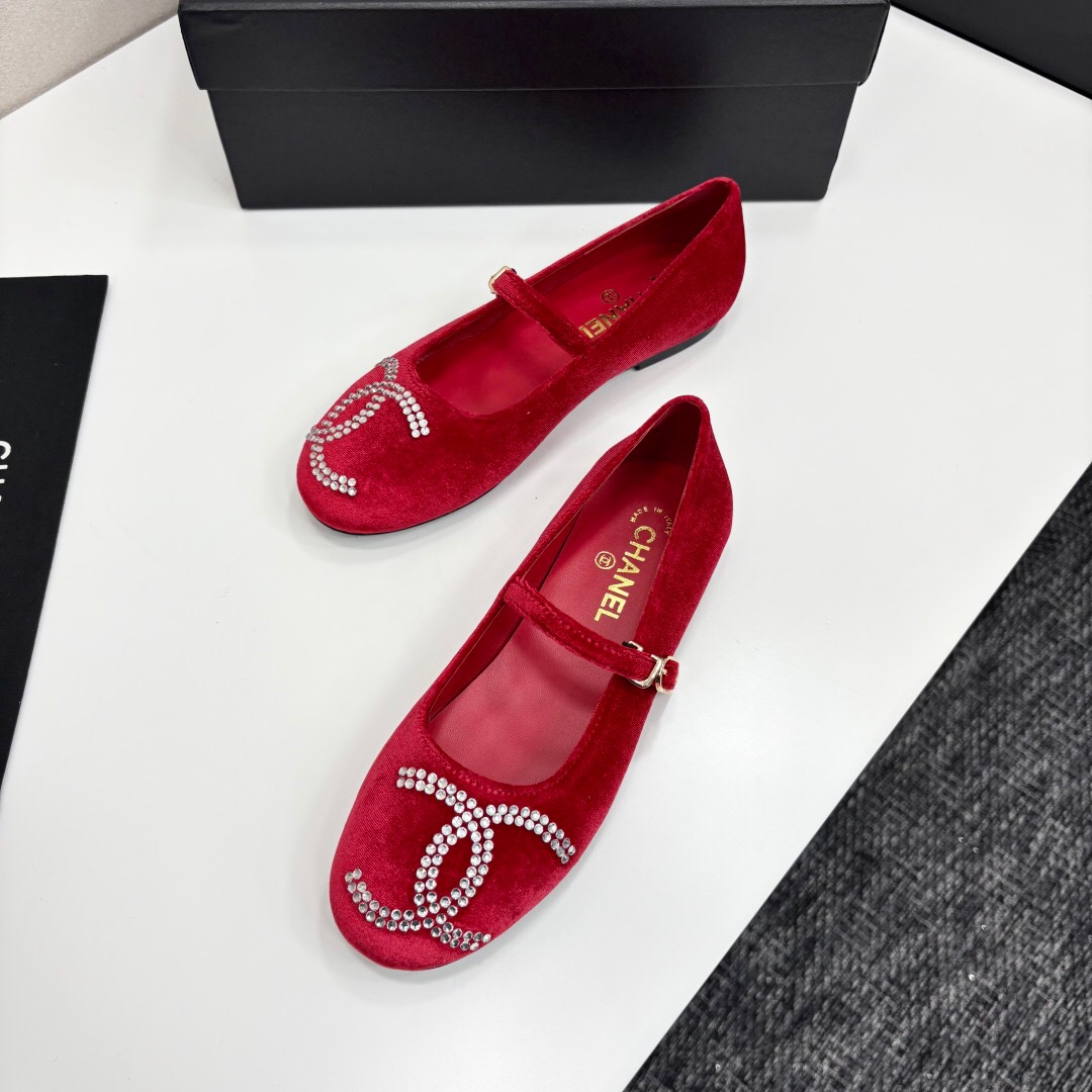 2025 Women Chanel Red Velvet Ballet Flats KFY00280