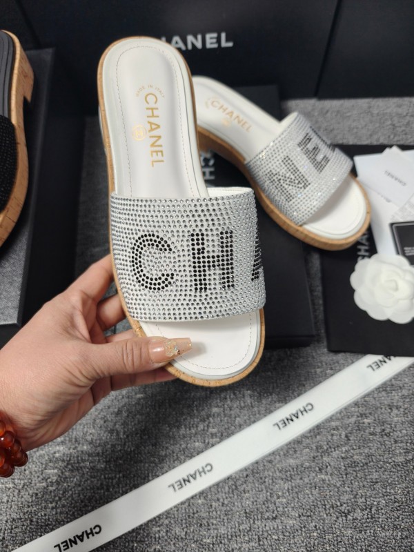 2025 Slippers Chanel White Crystal Slide LY00260