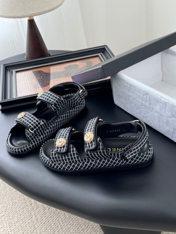 2025 Women Chanel Black Leather Sandals LY00320