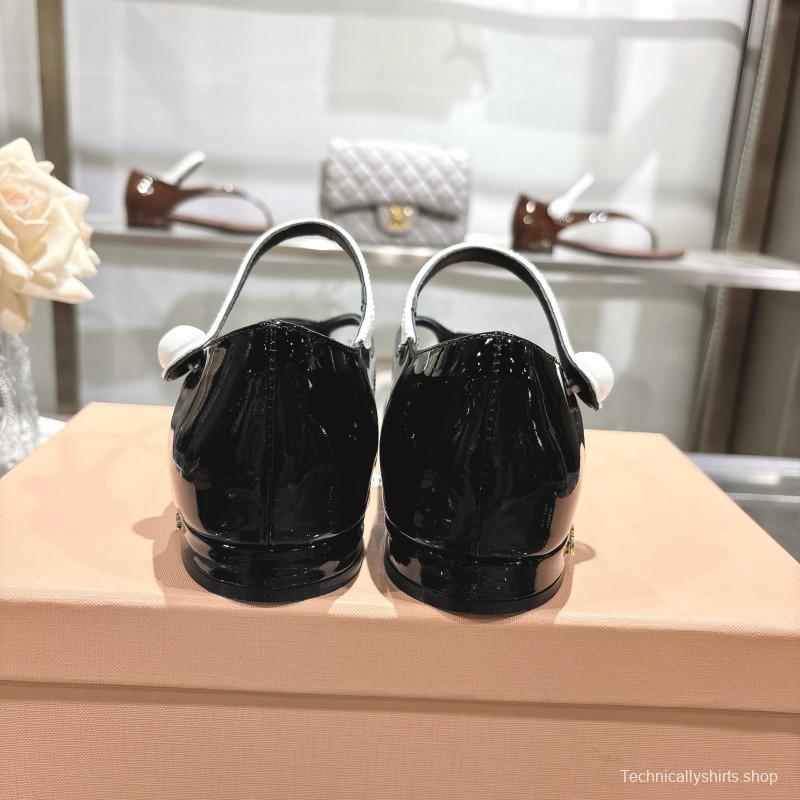 2025 Women Miu Miu Black Patent Leather T-strap Sandals With Contrast Strap KFY00289 (F)