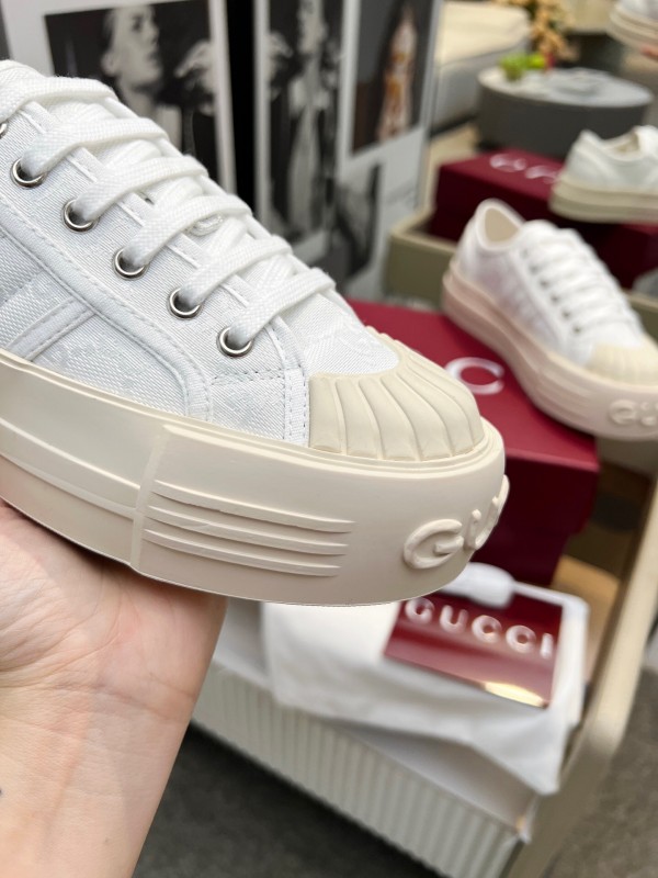 2025 Women Gucci White Canvas Sneakers LY00360