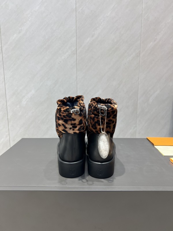 Louis Vuitton Fall/Winter 2025 Snow Boots with Round Toe and Thick Sole - KFY00310