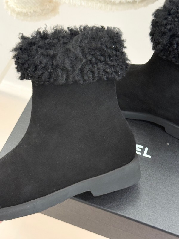 Chanel 25K Series Two-Tone CC Fur Snow Boots - KFY00300