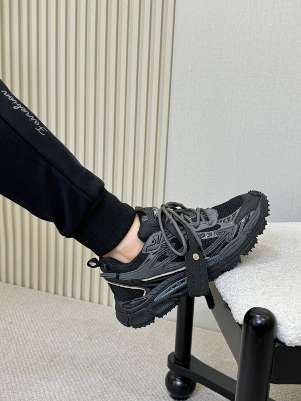 OFF-WHITE Seasonal Collection Lightweight Running Shoes - LY00380