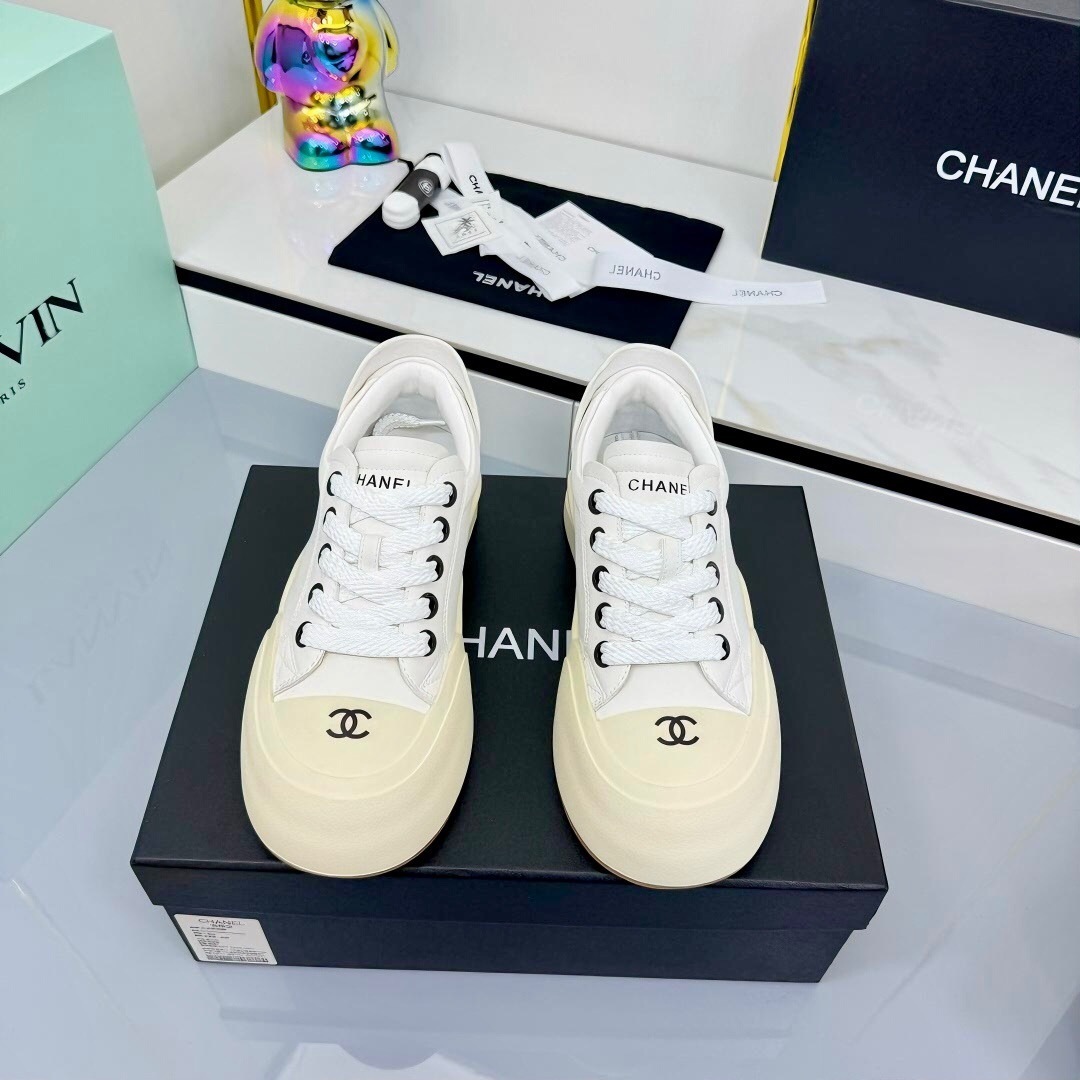 Chanel 2025 SS Casual Sneakers Panda Color Bread Shoes - LY00320