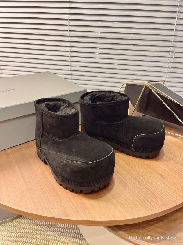 Balenciaga Oversized High Heel Snow Boots with Chunky Design - AS00500
