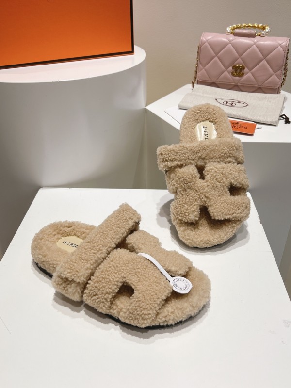 H Full Straight Hair Grain Fur Slippers - LY00300
