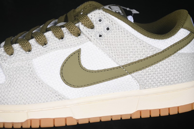 Nike SB Dunk Low Skateboarding Shoes with Cushioned Collar - II7078-001