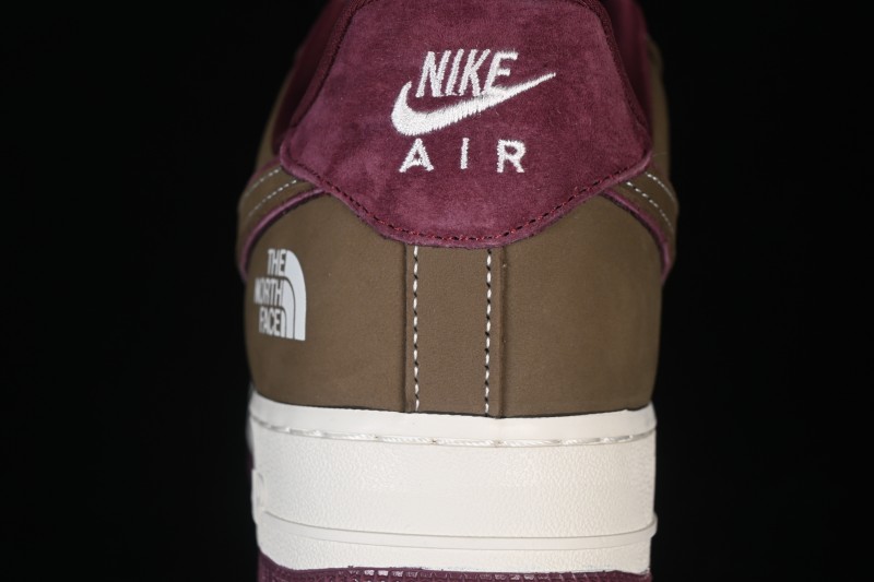 Nike Air Force 1 '07 Low Basketball Shoes with Co-Branded Design and Classic Cushioning - BK1916-011