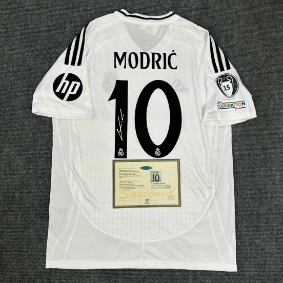 LUKA MODRIC SIGNED 24/25 R MADRID
